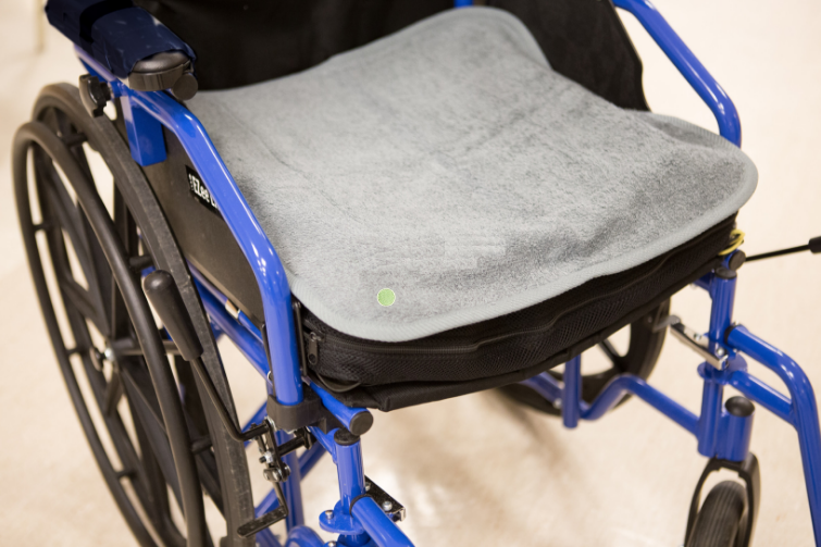 PeapodMat - washable bed mat protecting the wheelchair. 100% leakproof.